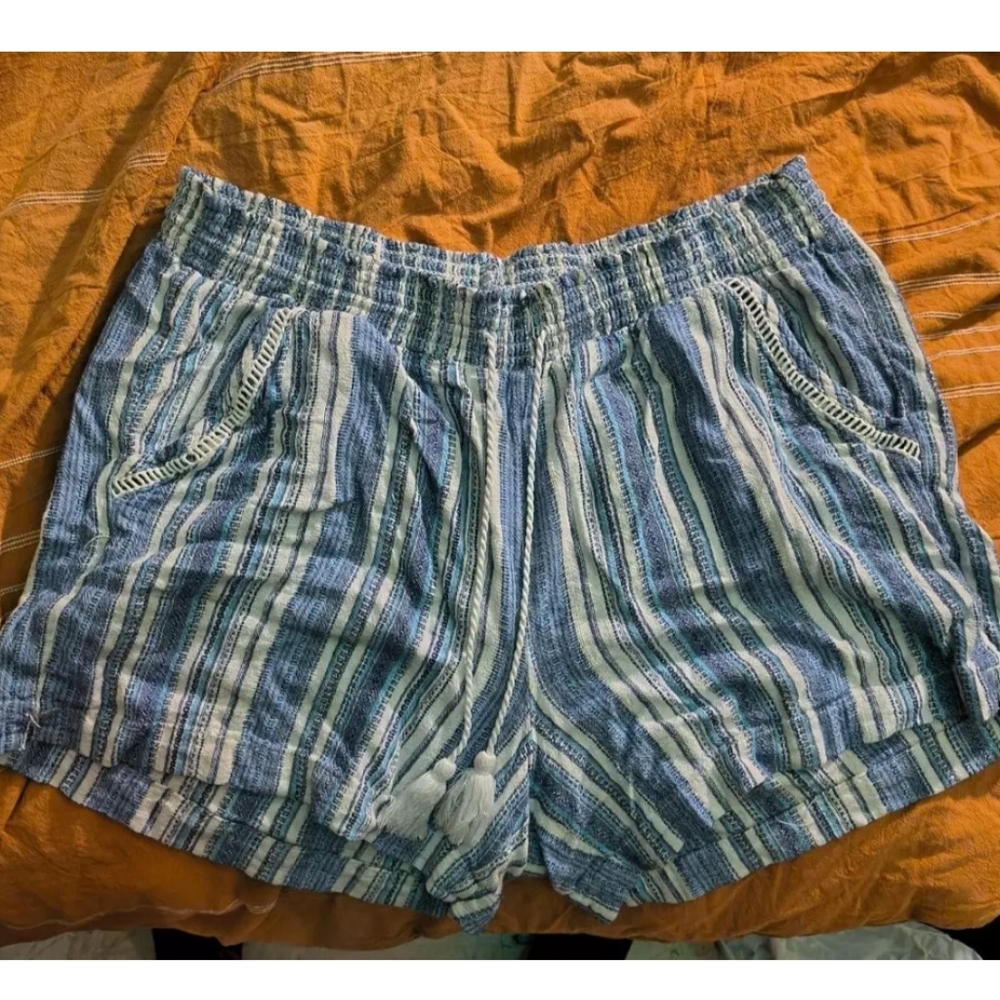 Briggs New York Blue and White Cargo Shorts with Elastic Waistband